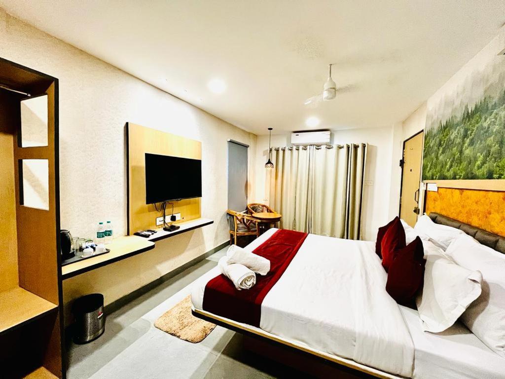 Hotel Lake View Airport Zone 海得拉巴 外观 照片