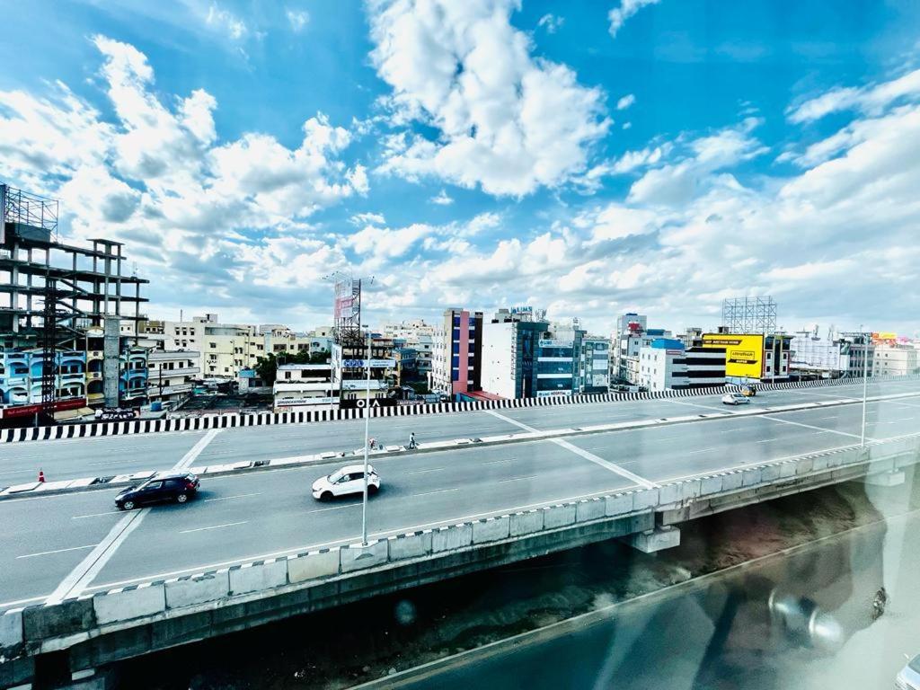Hotel Lake View Airport Zone 海得拉巴 外观 照片