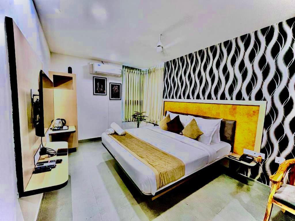 Hotel Lake View Airport Zone 海得拉巴 外观 照片