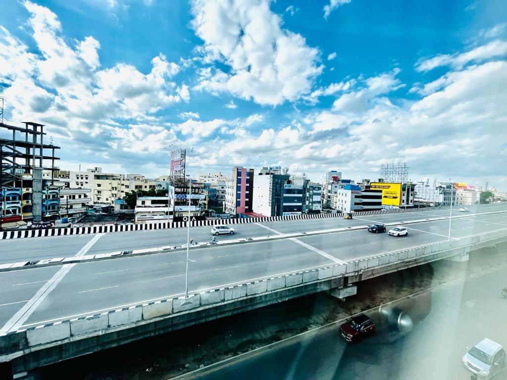 Hotel Lake View Airport Zone 海得拉巴 外观 照片