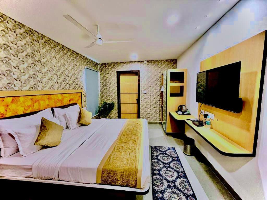 Hotel Lake View Airport Zone 海得拉巴 外观 照片