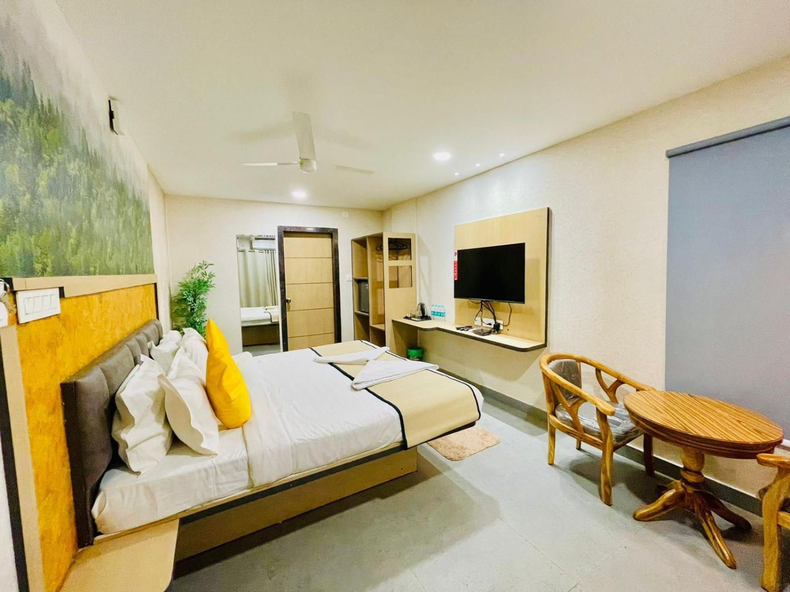Hotel Lake View Airport Zone 海得拉巴 外观 照片