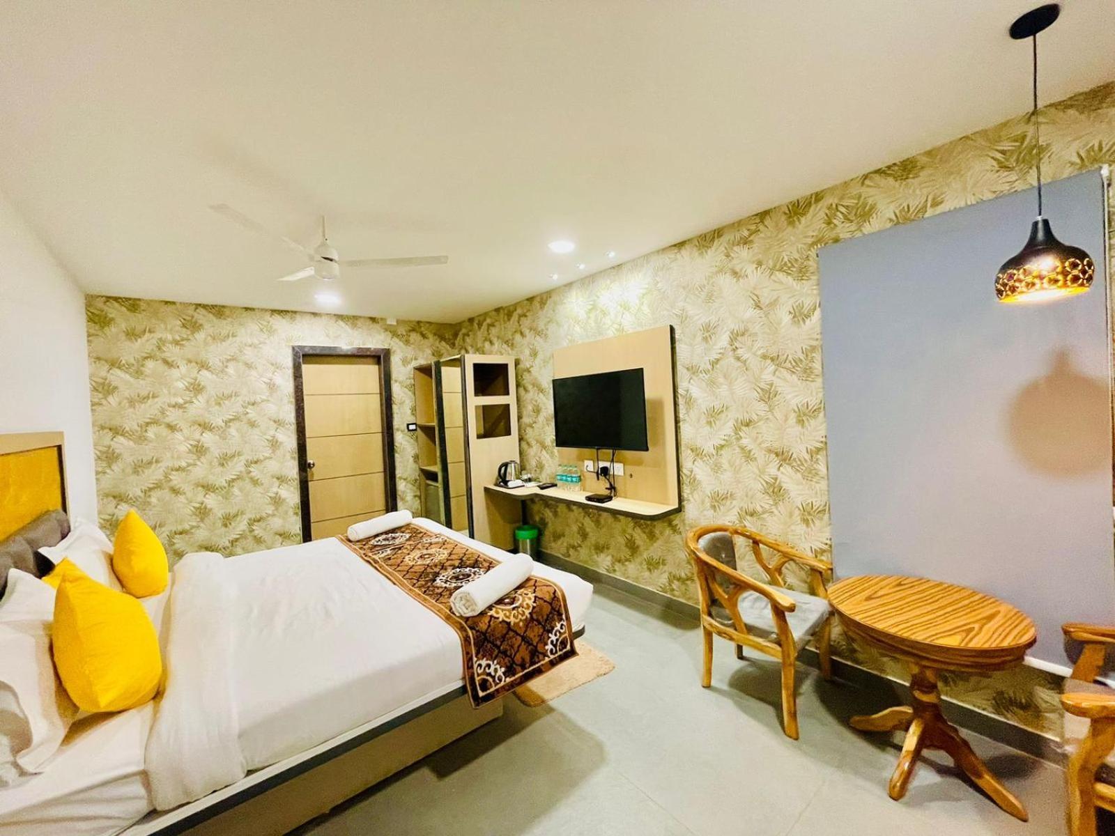 Hotel Lake View Airport Zone 海得拉巴 外观 照片
