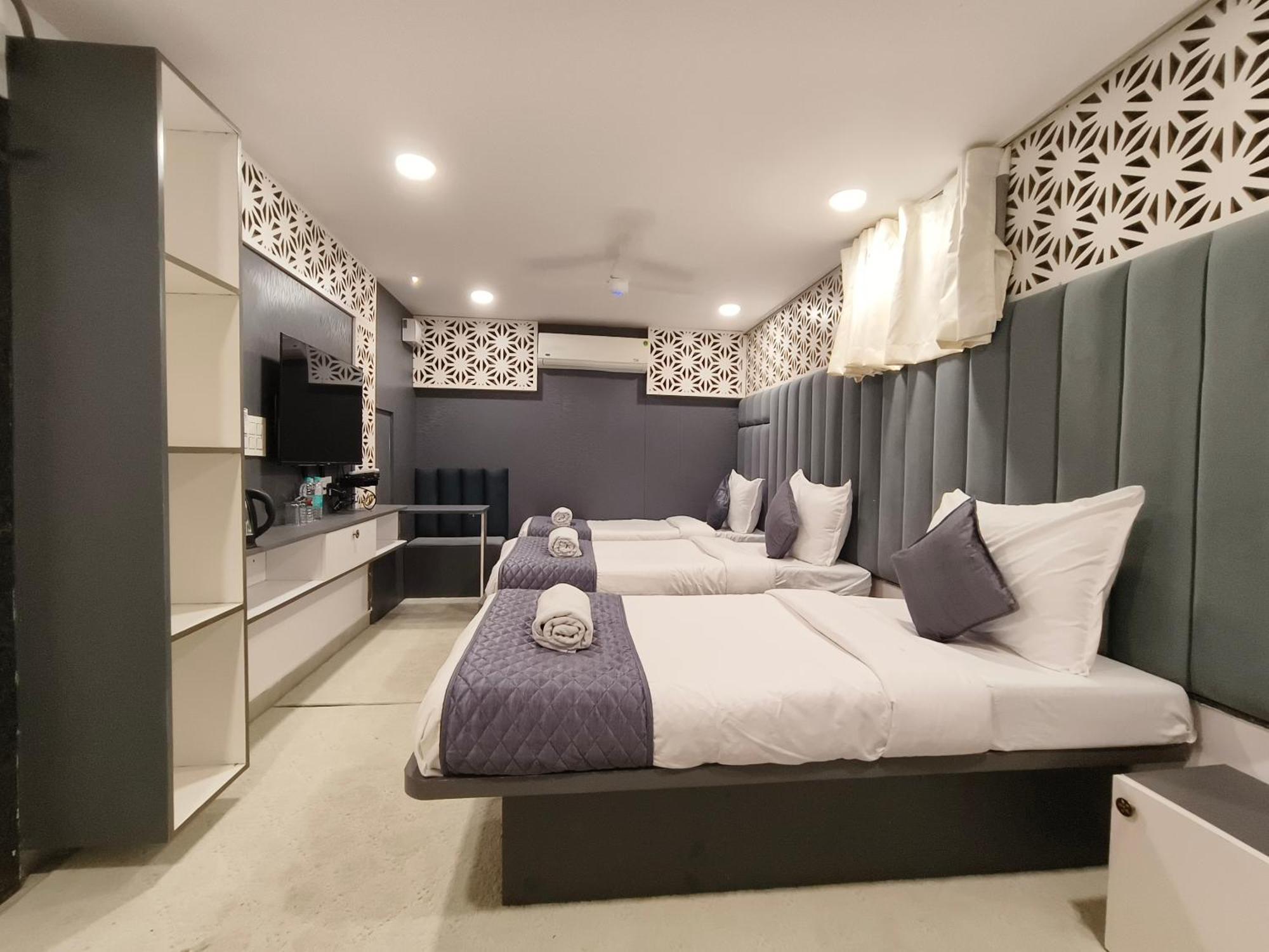 Hotel Lake View Airport Zone 海得拉巴 外观 照片